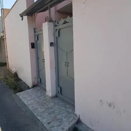 Cozy Near Center بيت للعطل شكودر